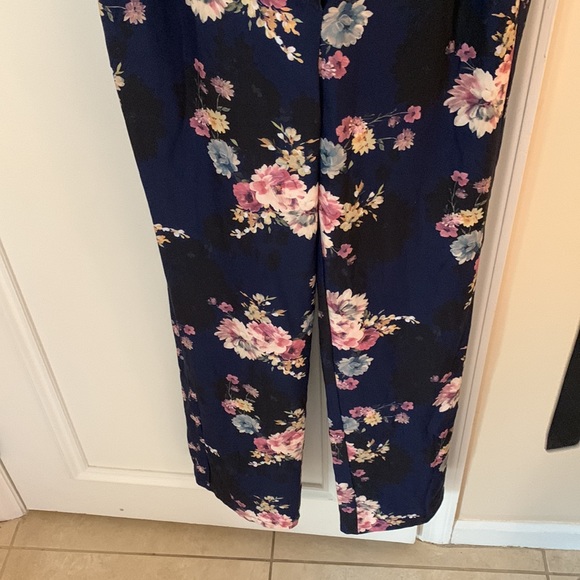 Little mistress navy blue with floral jumpsuit tie waist NWT size 10 - Picture 4 of 12